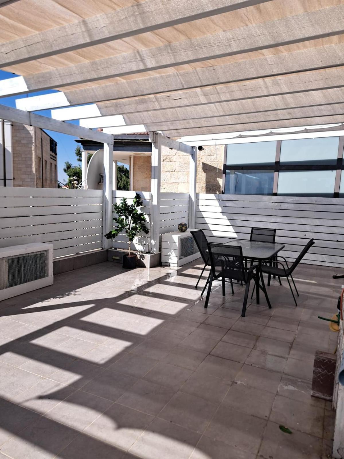 Authentic One Bedroom Apartment In City Center Jeruzsálem Kültér fotó
