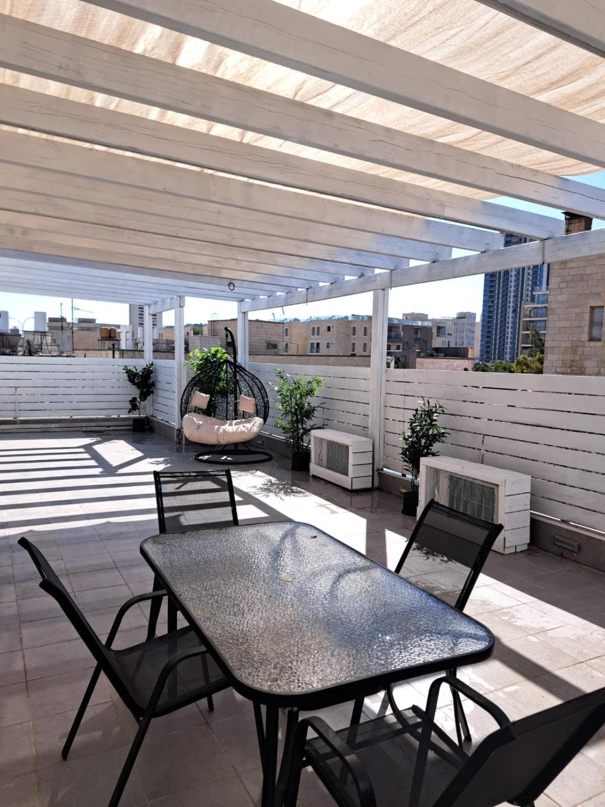 Authentic One Bedroom Apartment In City Center Jeruzsálem Kültér fotó