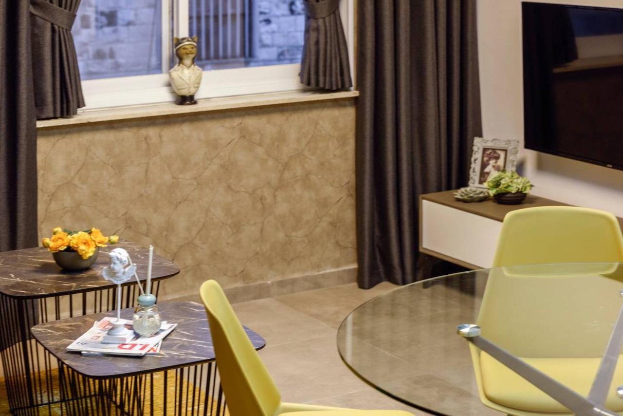 Authentic One Bedroom Apartment In City Center Jeruzsálem Kültér fotó