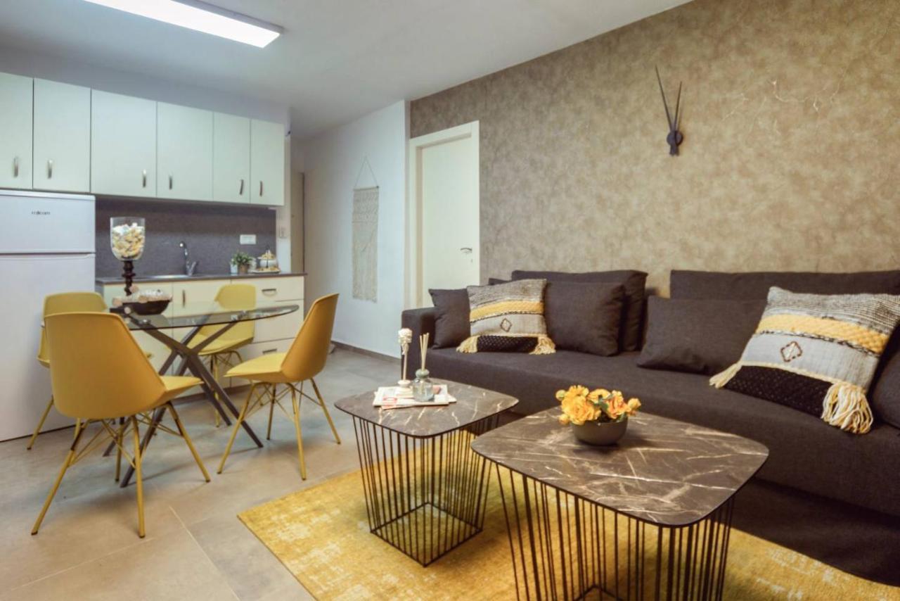 Authentic One Bedroom Apartment In City Center Jeruzsálem Kültér fotó