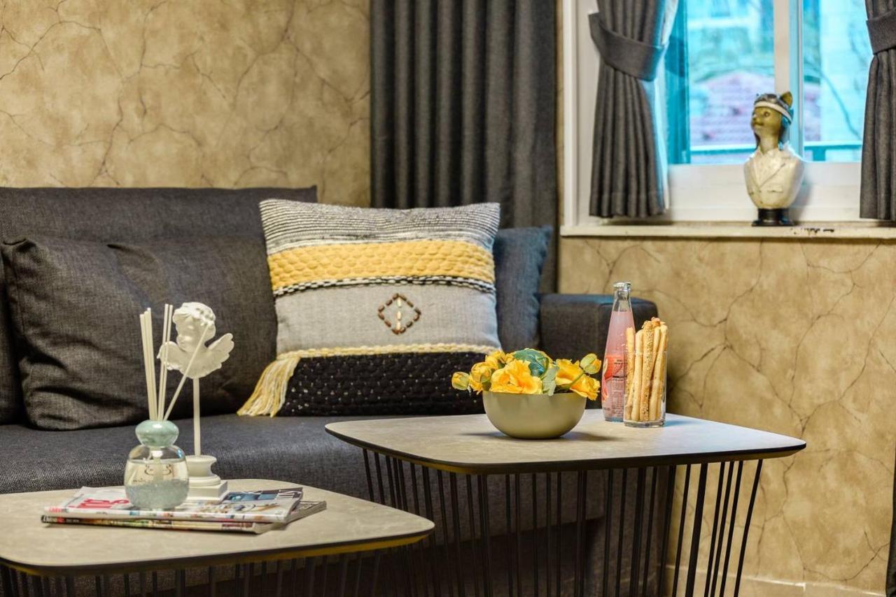 Authentic One Bedroom Apartment In City Center Jeruzsálem Kültér fotó